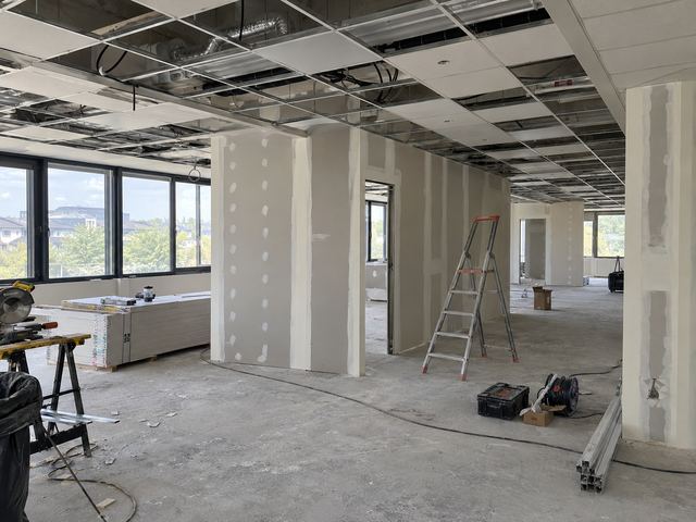 Vue générale du plateau de bureaux en travaux